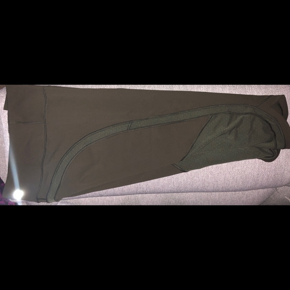 Lululemon Crop with mesh on the side